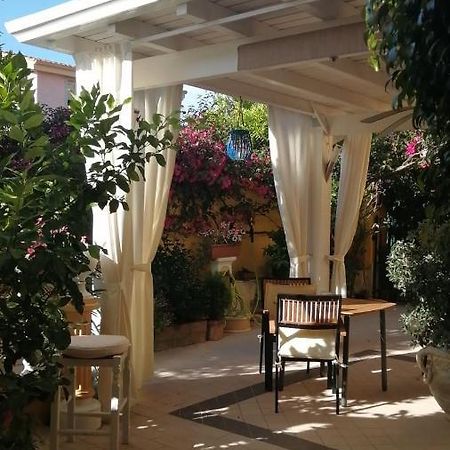 Bed and Breakfast Domos Le Due Tuie Piscinas Zewnętrze zdjęcie