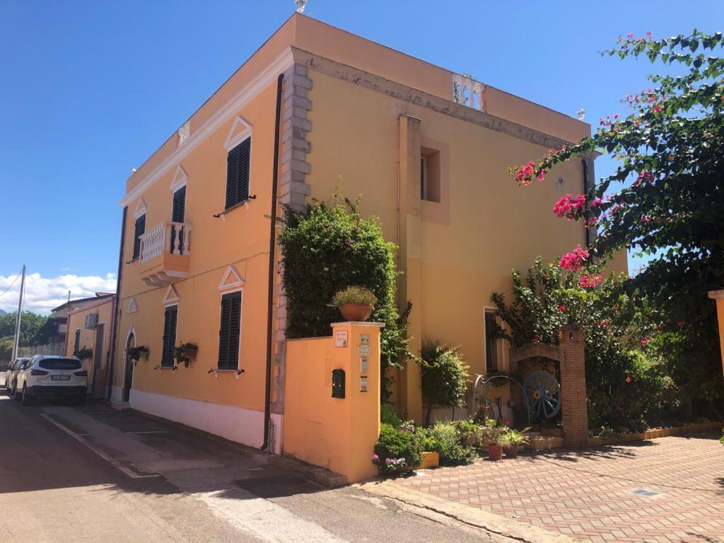 Bed and Breakfast Domos Le Due Tuie Piscinas Zewnętrze zdjęcie