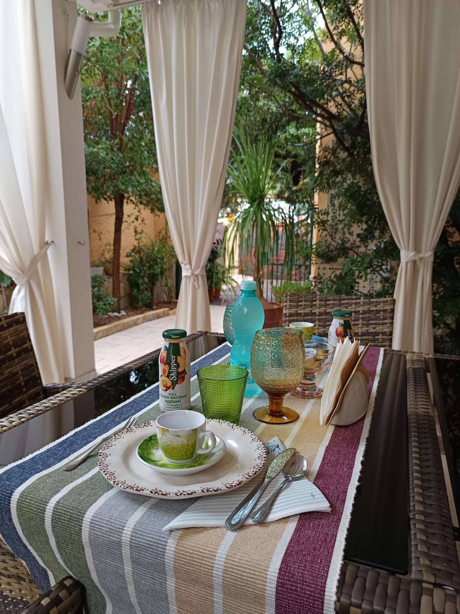 Bed and Breakfast Domos Le Due Tuie Piscinas Zewnętrze zdjęcie