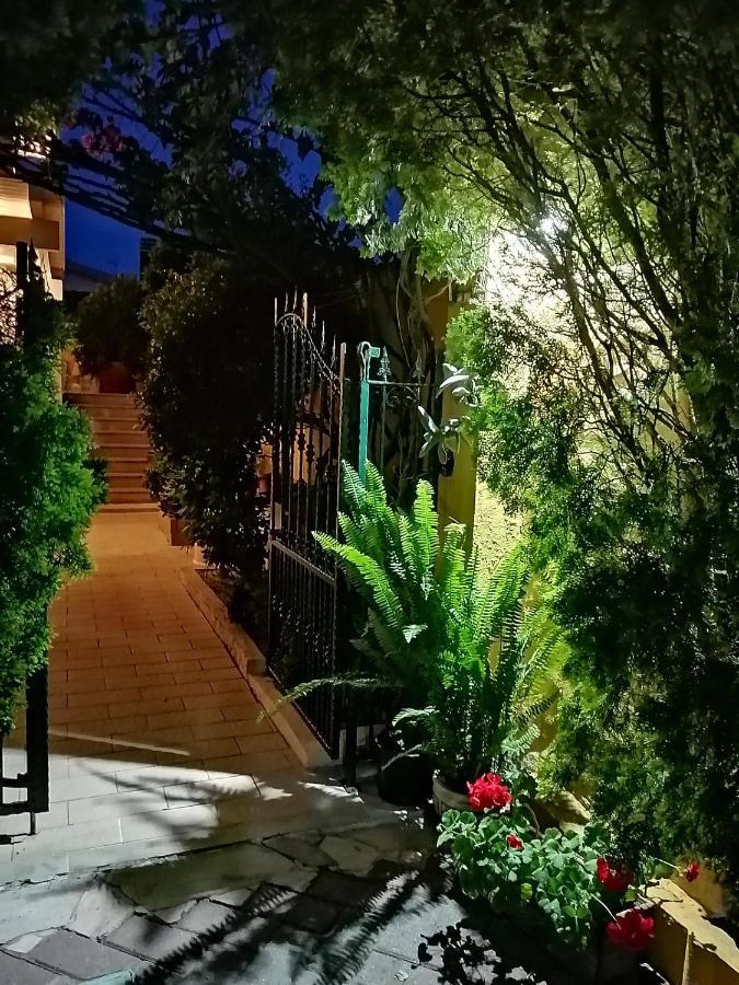 Bed and Breakfast Domos Le Due Tuie Piscinas Zewnętrze zdjęcie